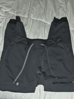 Fabletics Gray Joggers with Pockets